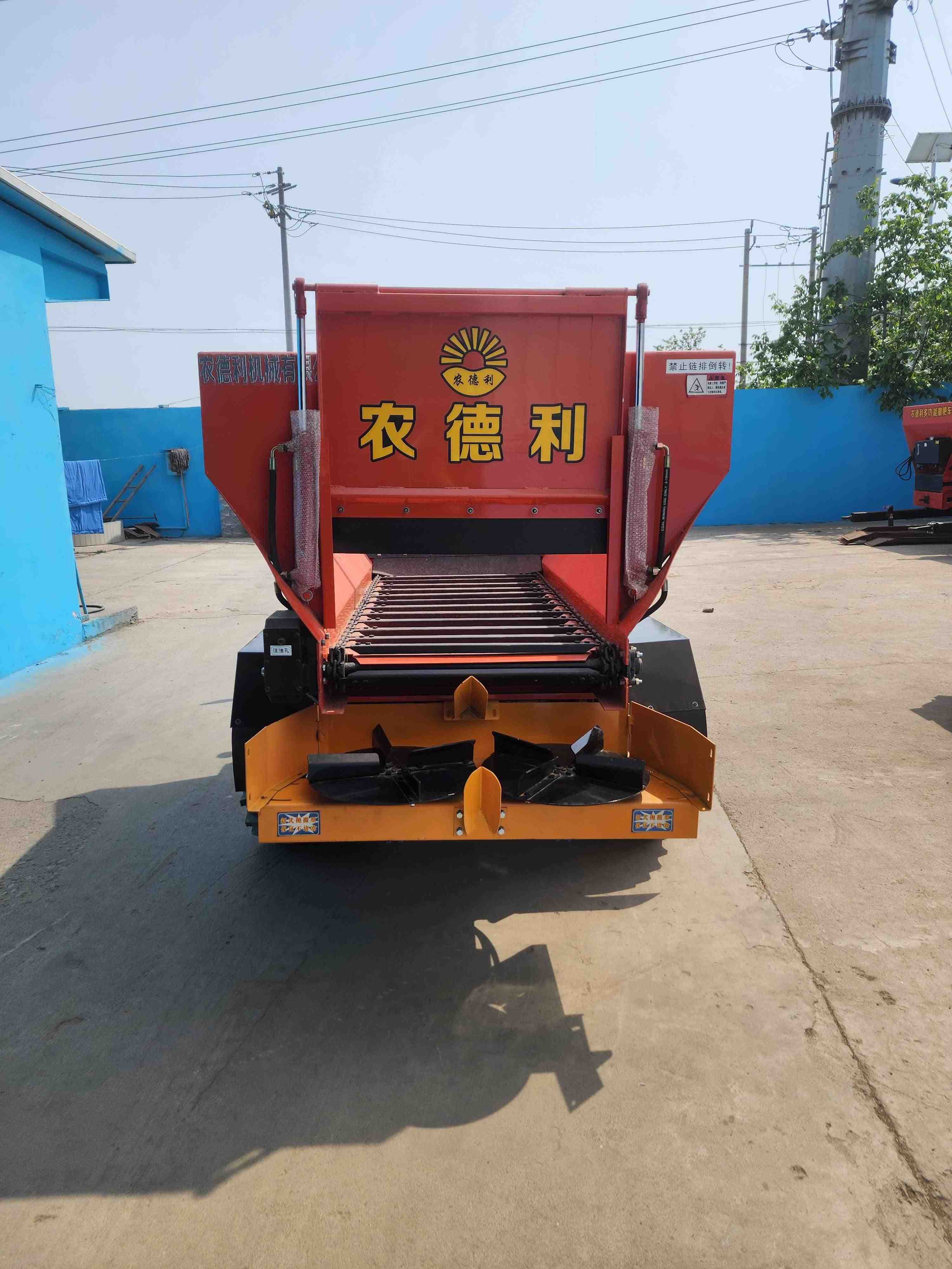 重庆市撒粪车牵引撒粪车 - 价格